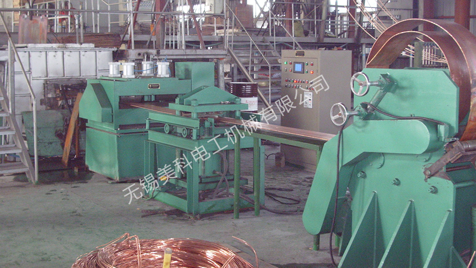Flat row horizontal continuous casting unit